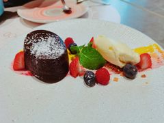 巧克力熔岩蛋糕配香草冰淇淋-HUATA 'Holiday Plan 花榻