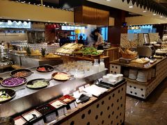 自助取餐区-广州中心皇冠假日酒店-环市食坊·海鲜自助餐厅