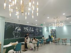 -安格丽娜·狗咖·猫咖羊驼咖(春熙路百盛商场店)