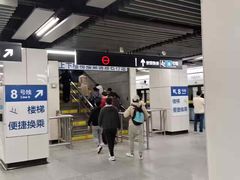 -陆家浜路(地铁站)