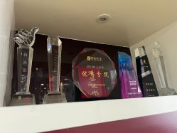 -南京健丽·去眼袋医疗美容机构