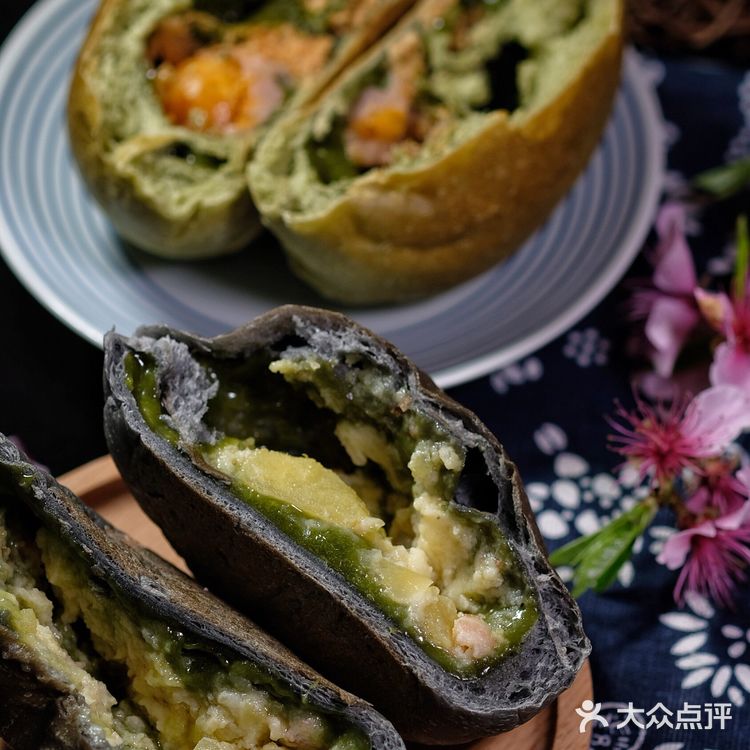 今年寒食节不吃青团啦 我吃喜茶青团包   喜茶青团包