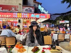 -刘姐啤酒鱼民族演艺餐厅(西街总店)