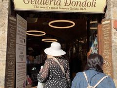 -Gelateria Dondoli