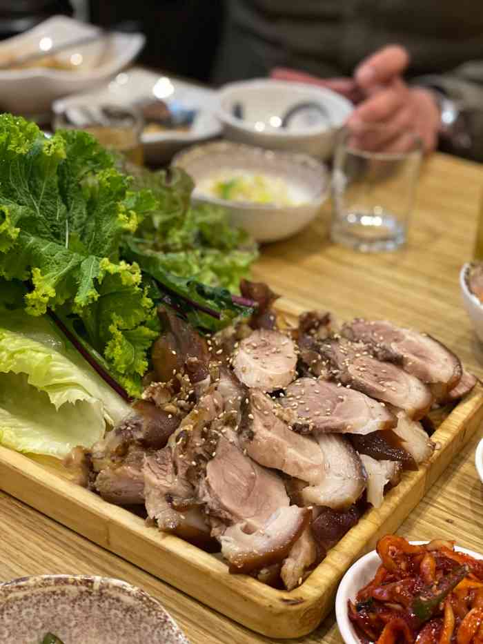 一品韩牛炭烧(雍华庭店)-"[薄荷]环境:位于雍华庭原来是做上宝涮.