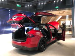 -TESLA 特斯拉(上海太古汇体验店)