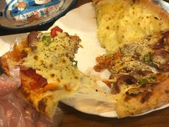 狂野披萨拼榴莲披萨-盘炉forenza·云贵川融合小食堂 ( 钟楼中柳巷店)