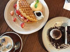 -ROAST coffee & eatery