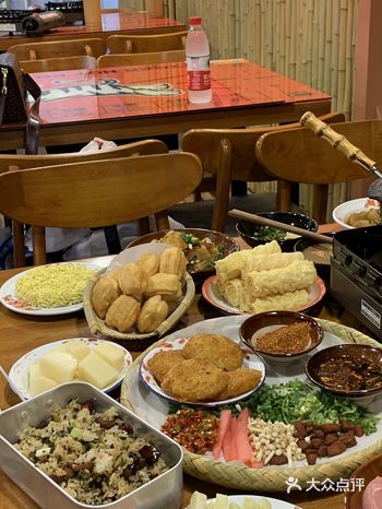 仙女们，酸酸辣辣超开胃夺夺粉火锅哟！