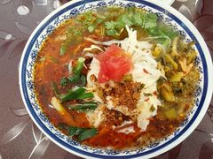 -巍山𤆵肉饵丝