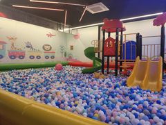 -嗨翻Hi-Fun竞技主题乐园·蹦床亲子生日轰趴(国光1937店)