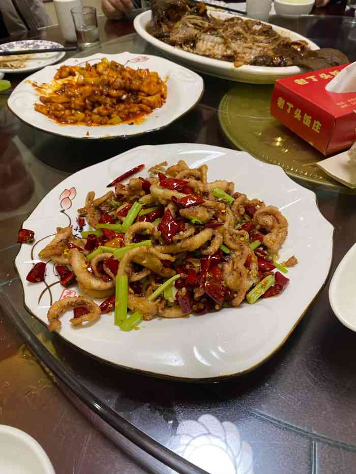 老丁头饭庄(贺兰路店)-"坐落在贺兰路和龙山路交口的一间饭店.路过.