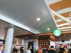 大堂-星巴克(浦东机场T2到达店)