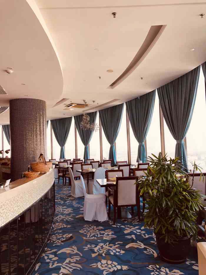 金陵雅都大酒店-旋转餐厅-"周末带着老爸老妈来,70岁以上老人团购只.