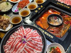 -老牌坊云南鱼豆花火锅(哈西万达店)