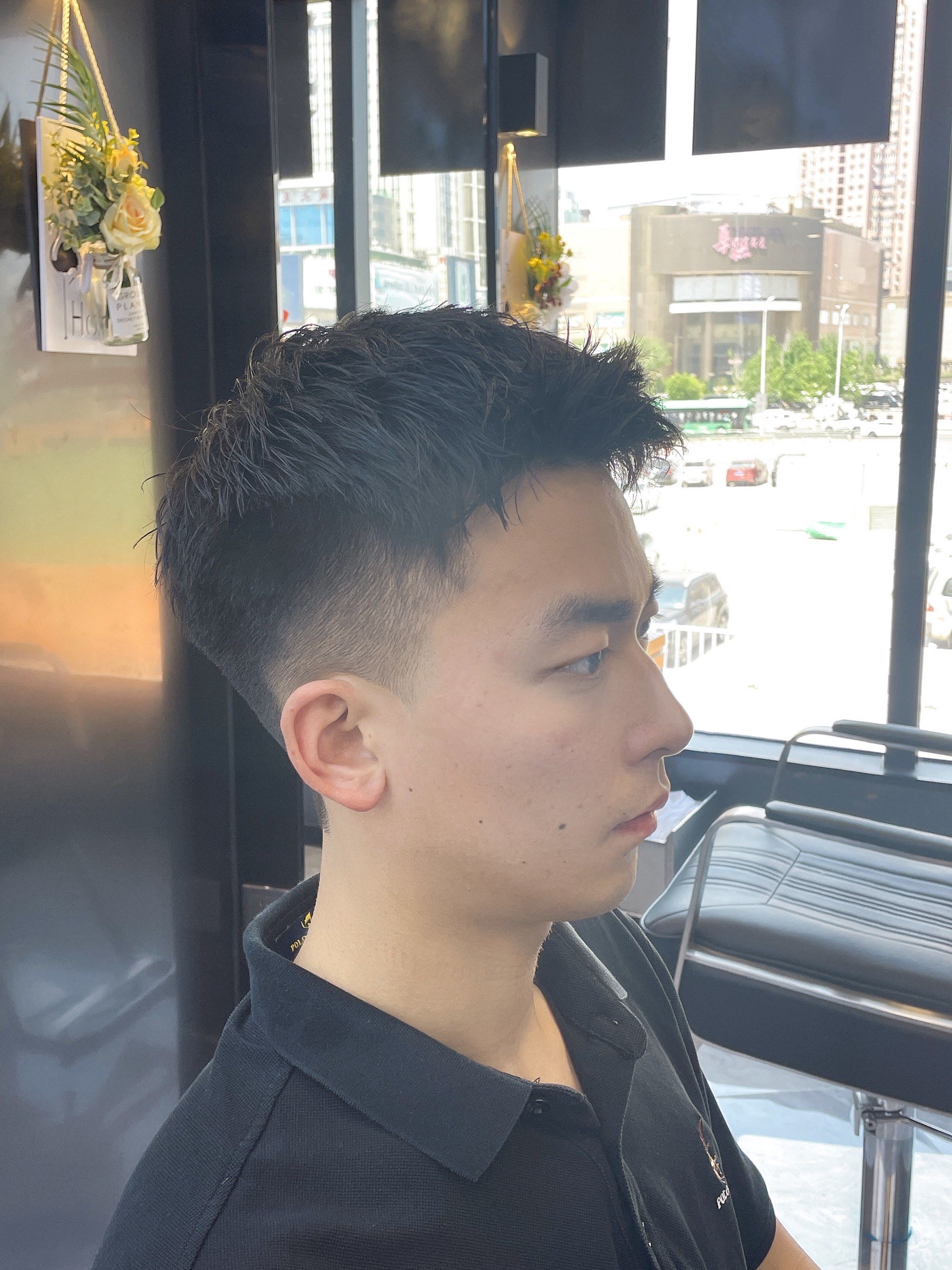 男士约会发型 发根烫 男生发型推荐 三七分发型
