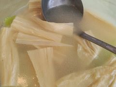 鸡汤浸腐竹（例牌）-东湖国际大酒店叠石酒楼