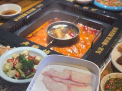 -老牌坊云南鱼豆花火锅(哈西万达店)