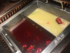 -老牌坊云南鱼豆花火锅(哈西万达店)
