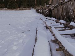 -雪山梁子