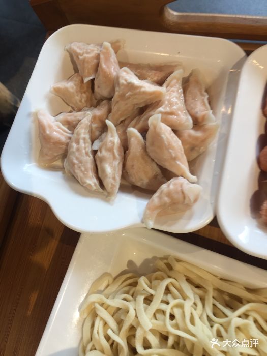 鱼跳跳酸菜鱼火锅(府西街店)虾饺图片 
