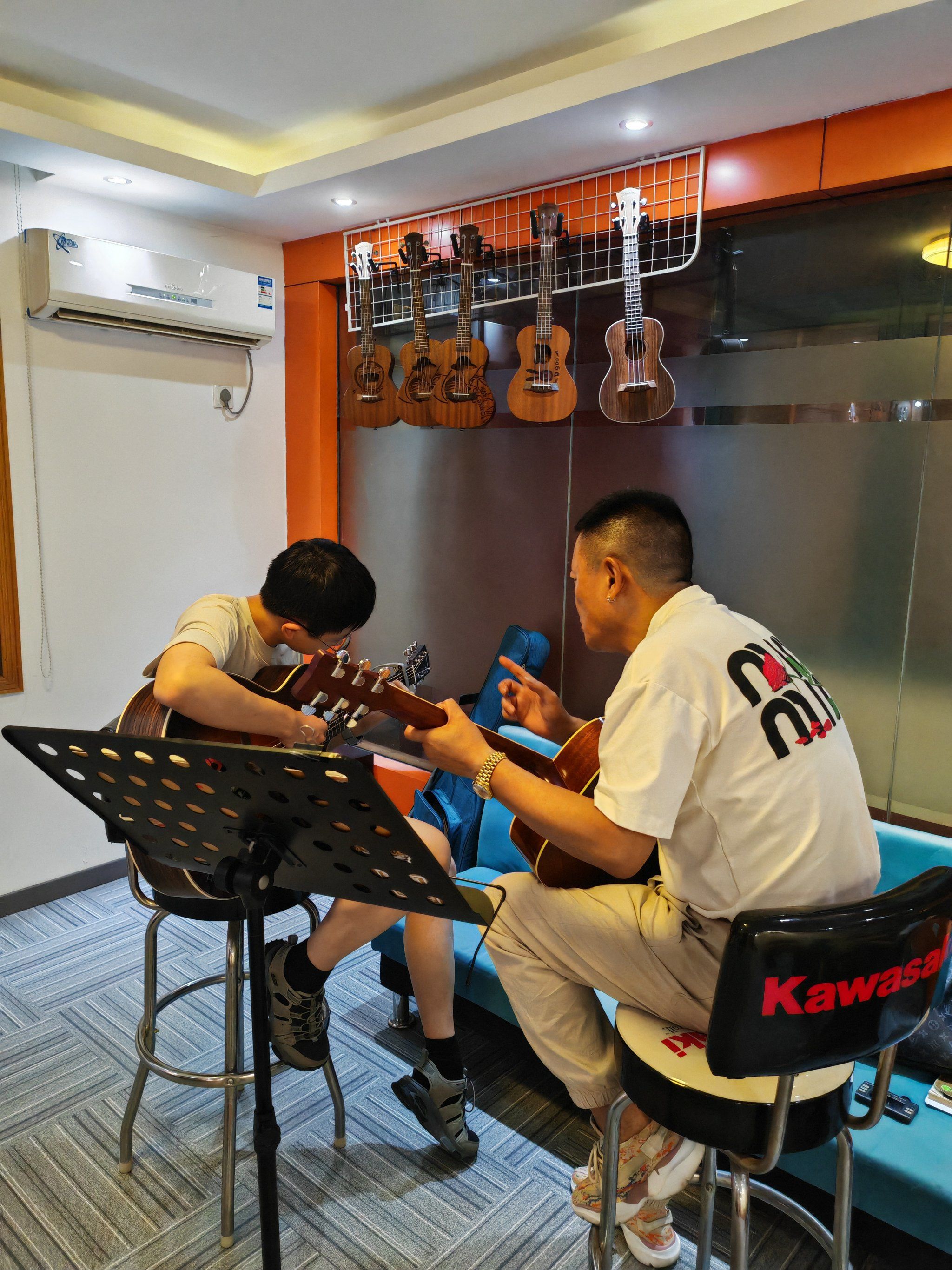 吉他课上课现场