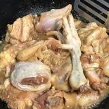 大盘鸡和炒面片！材料非常简单：半只三黄鸡