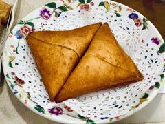 咖喱吞拿鱼角-喜莲咖啡