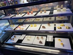 面包甜点陈列柜-乔哥铭洋海鲜自助(皇城恒隆广场店)
