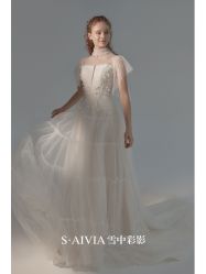 -雪中彩影婚纱摄影·微光艺术中心