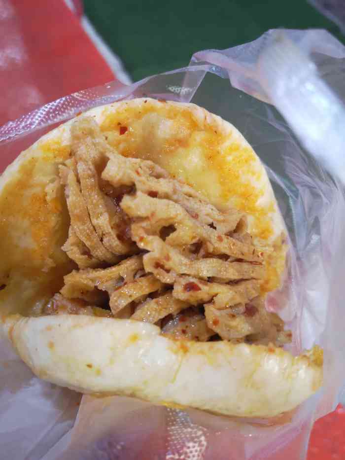 豫小七灌汤烧饼(二七万达店)-"这家生意还不错,种类还比较多,跟附近酱