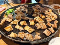 -江南猪肉商会无限续吃(弘大店)