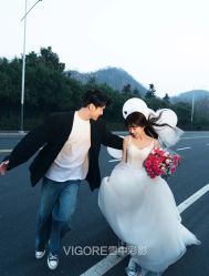 -雪中彩影婚纱摄影·微光艺术中心