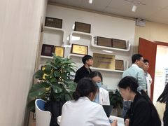 -上海大学附属上海和平眼科医院