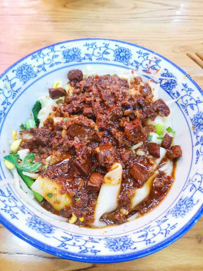 西安特色面馆(蓝旗街店)-"这家特色面馆位于蓝旗街,周围有学校,科技.