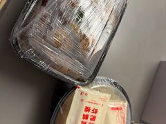 -肥肥虾庄·金牌油焖大虾(汉街SKP店)