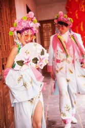 俏皮可爱-巴黎婚纱摄影工作室