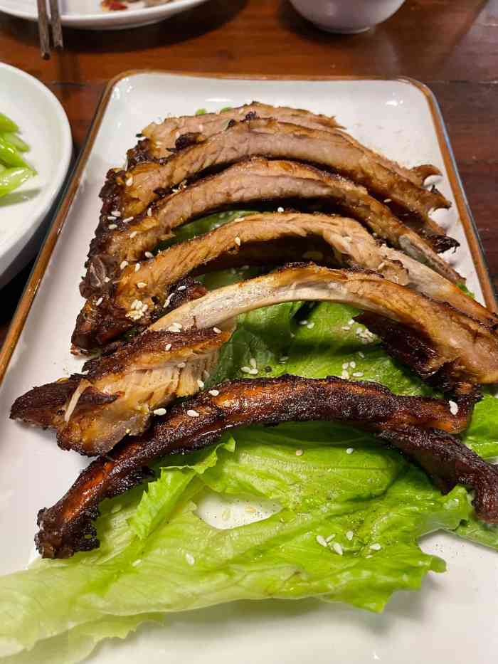 春田花花(瓶窑店)-"很有名的春天花花,二楼有一面墙 上面都是.