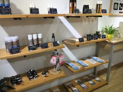 -爱革·奢品·鞋包·衣物·家居(博荟广场店)