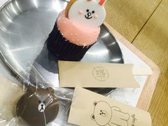 -LINE FRIENDS Garosu-gil Flagship Store