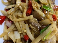 酸笋炒肥肠-牛八宝桂林米粉(八里庄店)