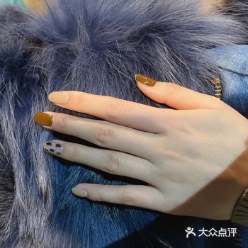发现了一个宝藏美甲店。店内装修很温馨，一看就是花了不