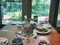 -Chom Cafe and Restaurant