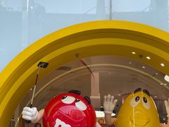 -m豆巧克力世界(上海世茂广场店)