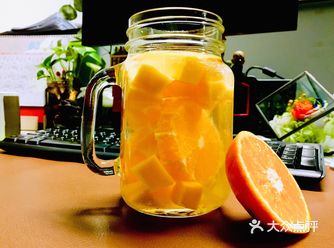 芒果柳橙水 淡淡的香甜气息，细腻入微 食材：柳橙80