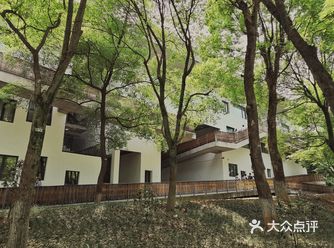 昨天非常开心的去了中国美院象山校区，早有耳闻这里非常