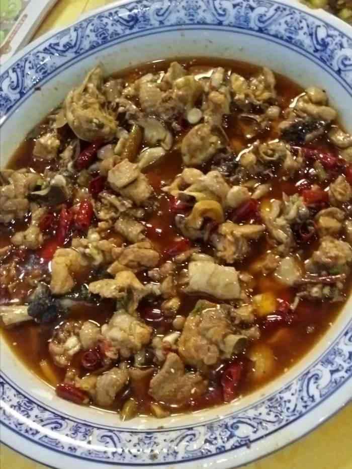 泉水鸡一条街-"泉水鸡一条街,是很多泉水鸡的店组成,好像.