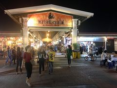 -席娜卡琳火车铁道夜市