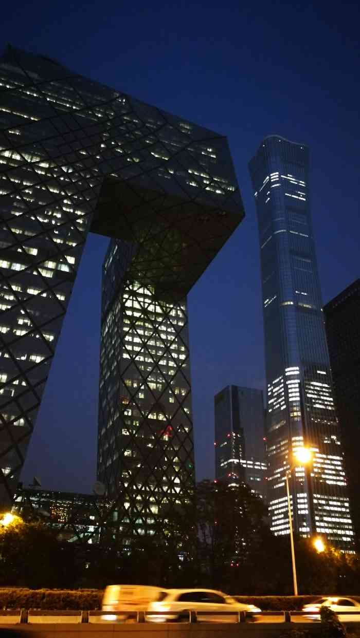 这就是大裤衩还是挺有视觉震撼的不过觉得有点浪费地方了吧