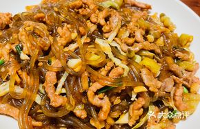 Pickled Vegetable Stir-fried Sweet Potato Noodles with Shredded Pork